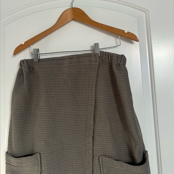 Cozy Earth Waffle Bath Towel Wrap Grey size XL / XXL - Picture 2 of 7
